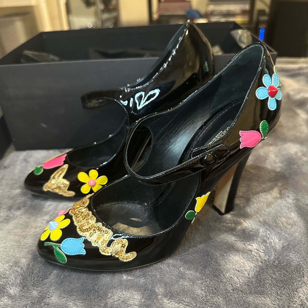 Dolce & Gabbana Black Patent Heels La Mamma size 38 / 7.5 colorful fun floral - Picture 4 of 7